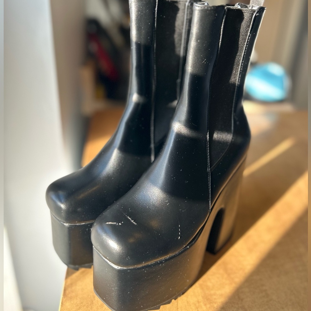 LA MODA Vegan Leather Chelsea Platform Heel Ankle Boots. Never worn!